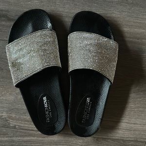 Fashion nova sandals size 10